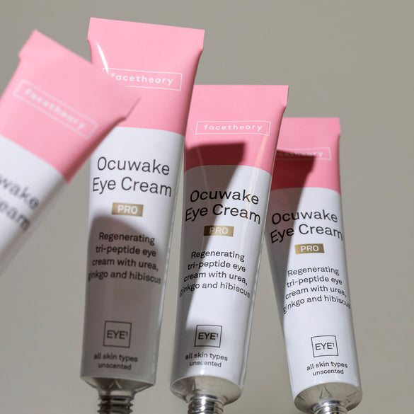 Crème pour les yeux Ocuwake EYE1 PRO a base de peptides, d'hexylrésorcinol, de ginkgo biloba et d'hibiscus.
